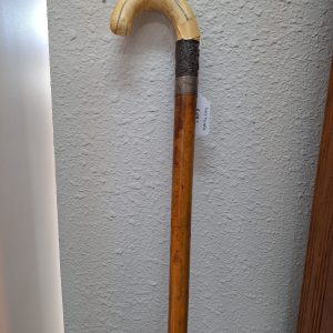 Antique walking cane, with the handle made of ivory and a silver brass.